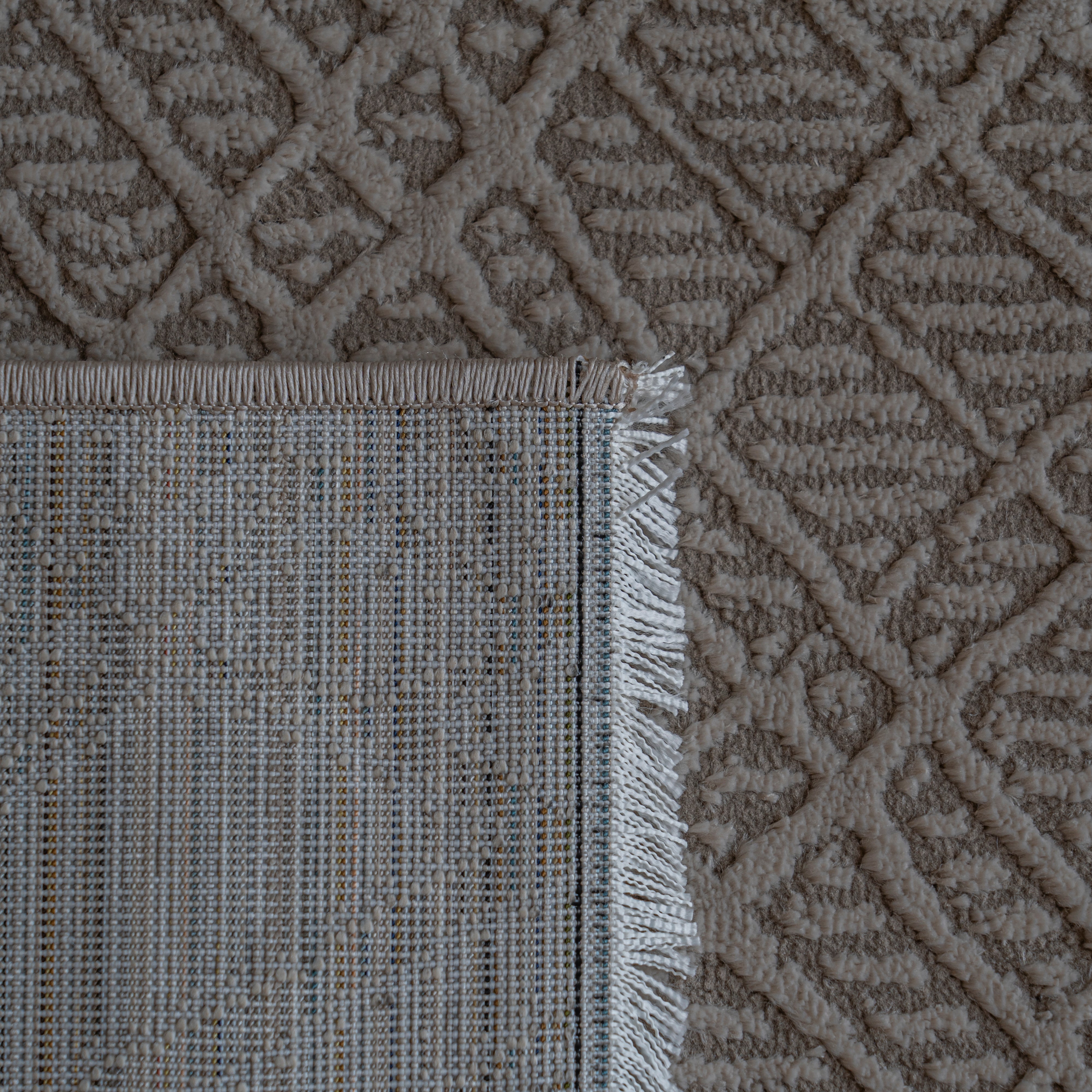 Sign Rug – Artistic Balance with a Touch of Beige
