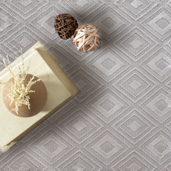 Sign Rugs with Interlocking Diamond Pattern | Platinum Carpets