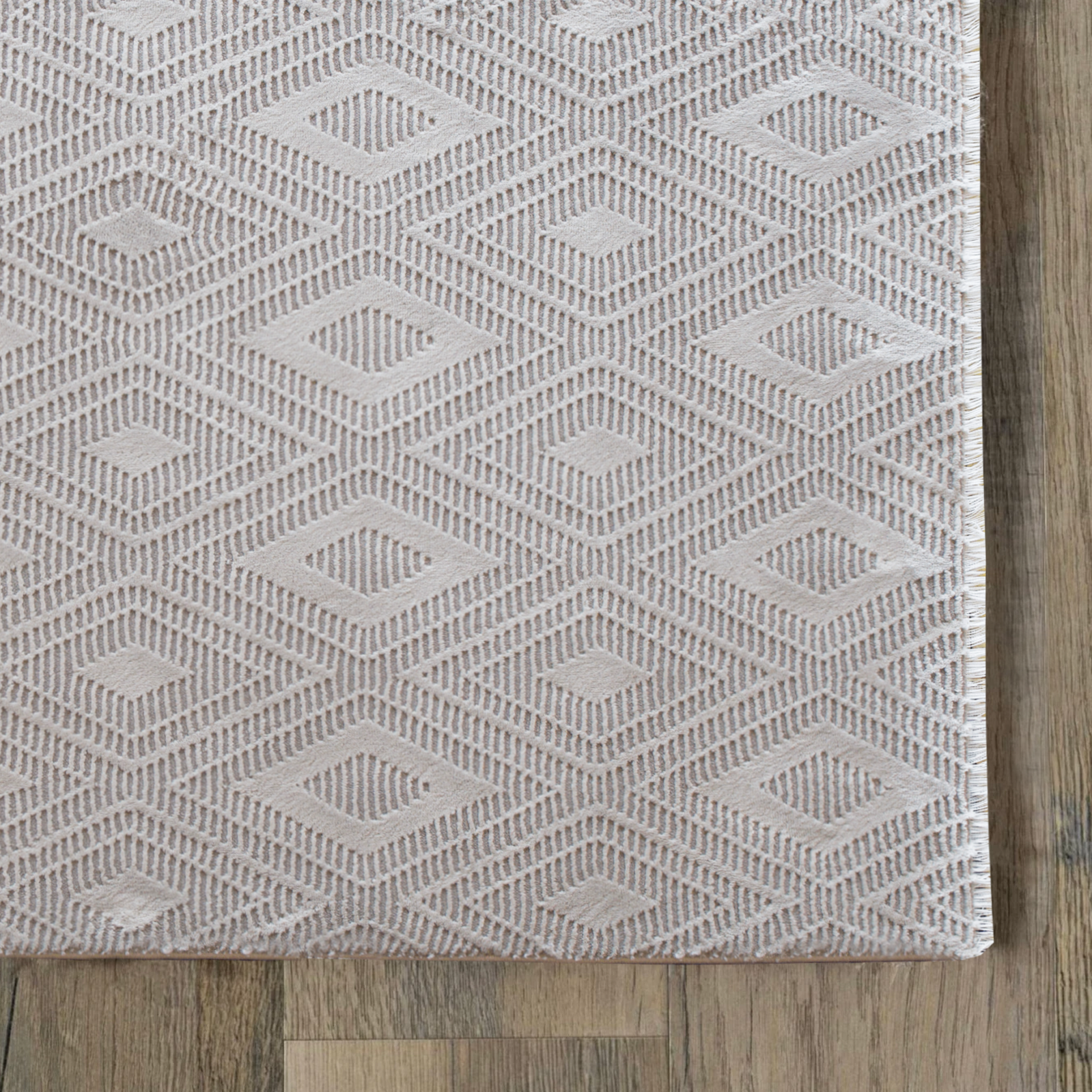 Sign Rugs with Interlocking Diamond Pattern | Platinum Carpets