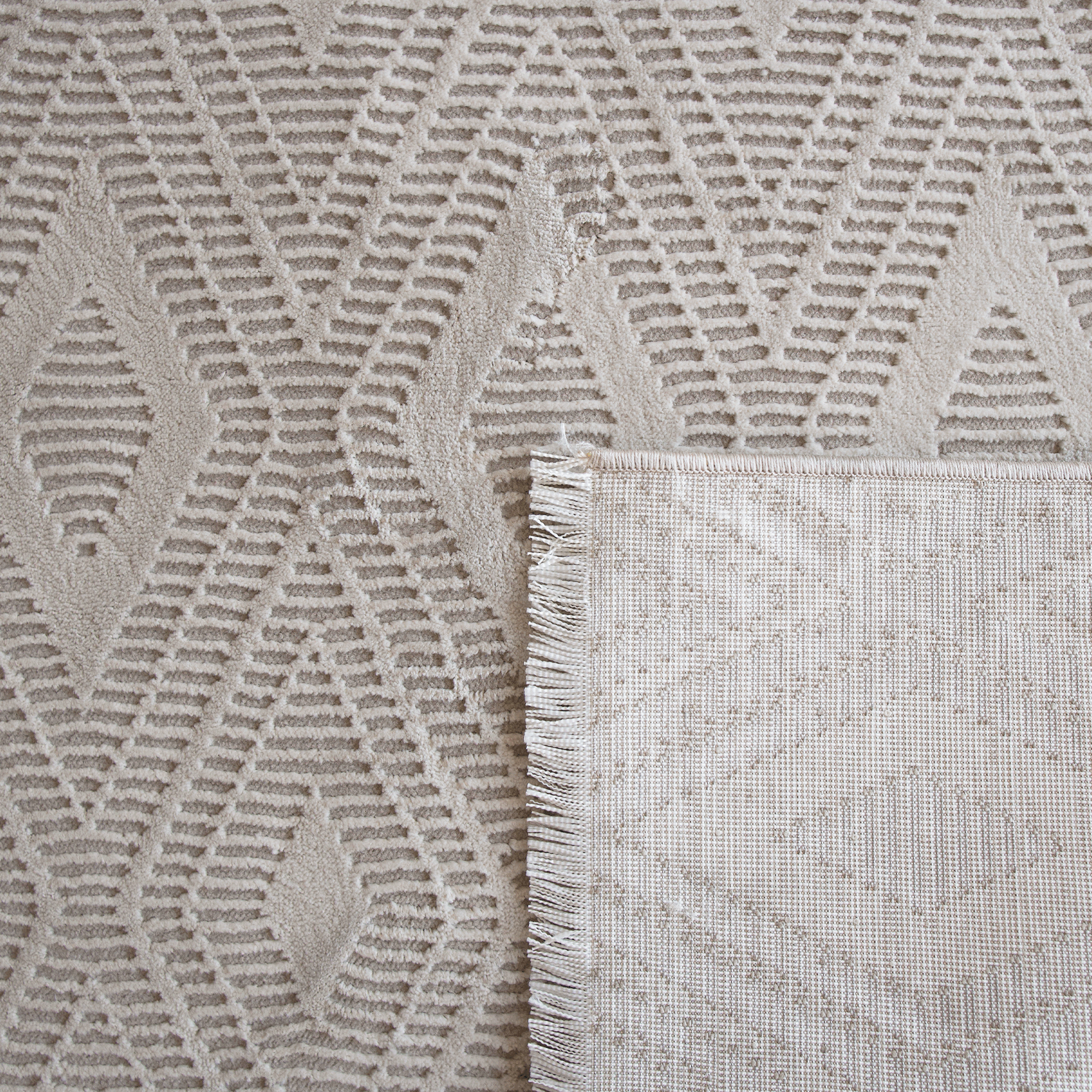 Sign Rugs with Interlocking Diamond Pattern | Platinum Carpets