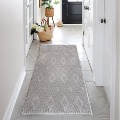 Sign Rugs with Interlocking Diamond Pattern | Platinum Carpets